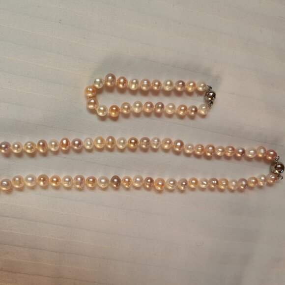 Beautiful Boxed Multi-Coloured Freshwater Pearl Necklace and Bracelet Set - Picture 7 of 15